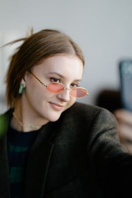 Chloé, 23
